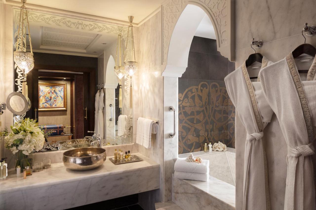 Jumeirah Zabeel Saray Dubái Exterior foto Bathroom