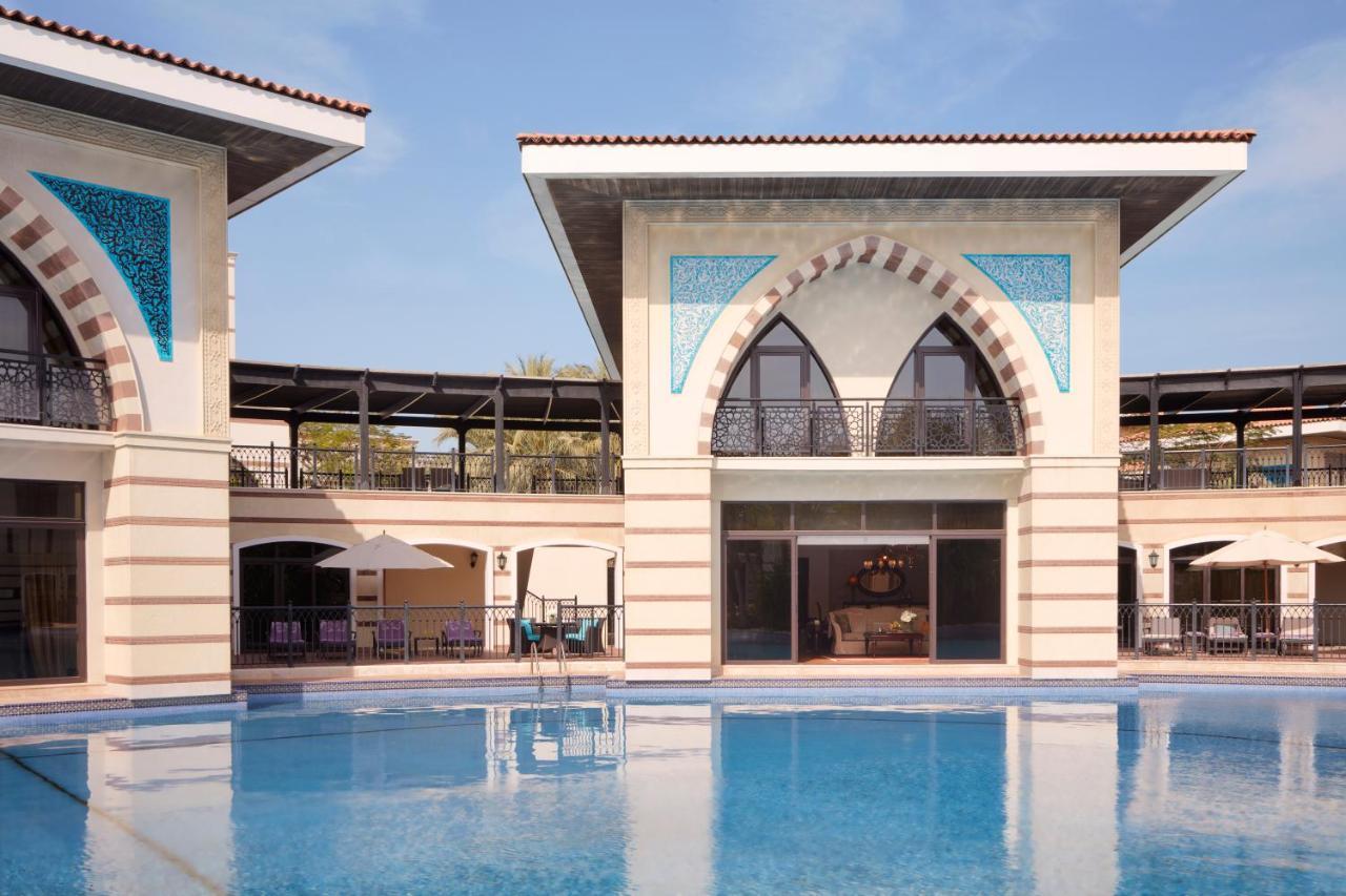 Jumeirah Zabeel Saray Dubái Exterior foto The swimming pool at the Jumeirah Beach Hotel