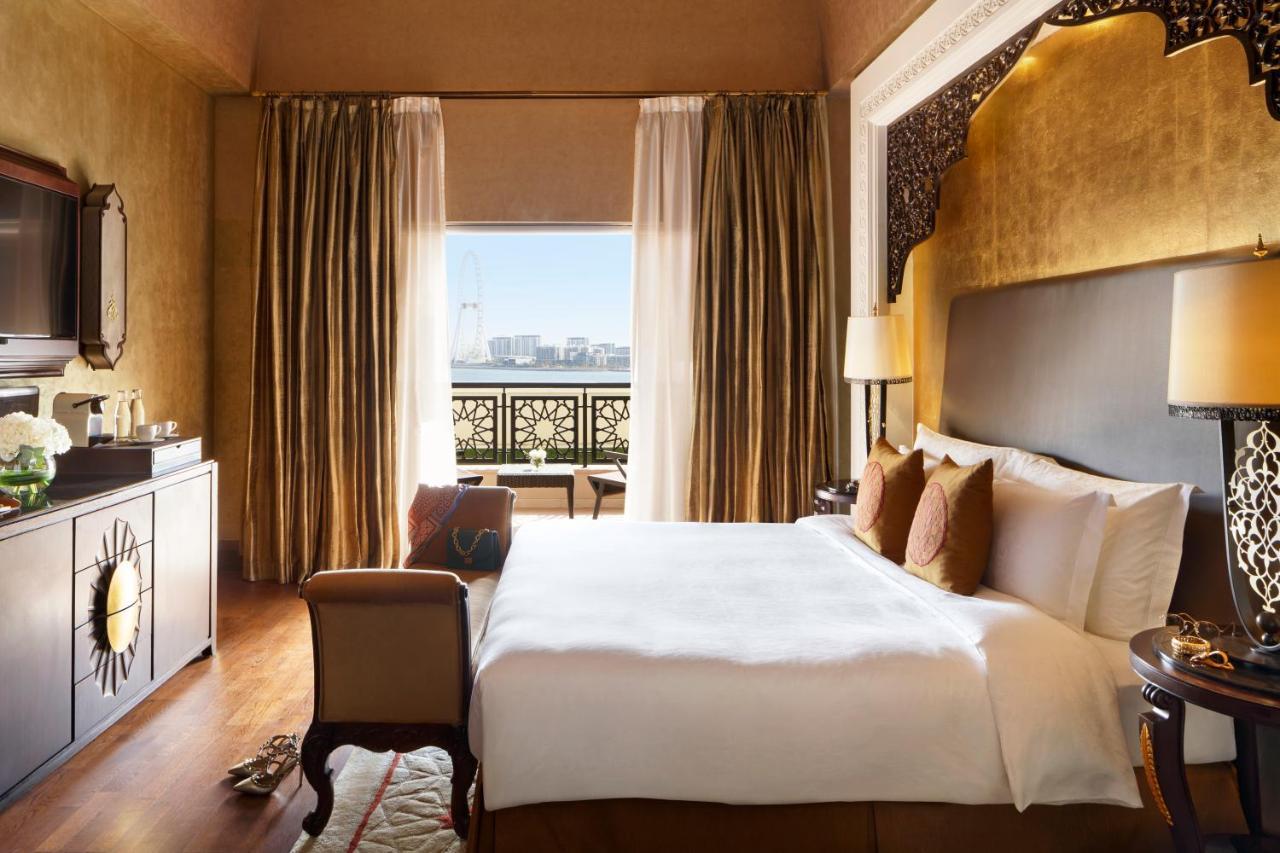 Jumeirah Zabeel Saray Dubái Exterior foto A room at the hotel